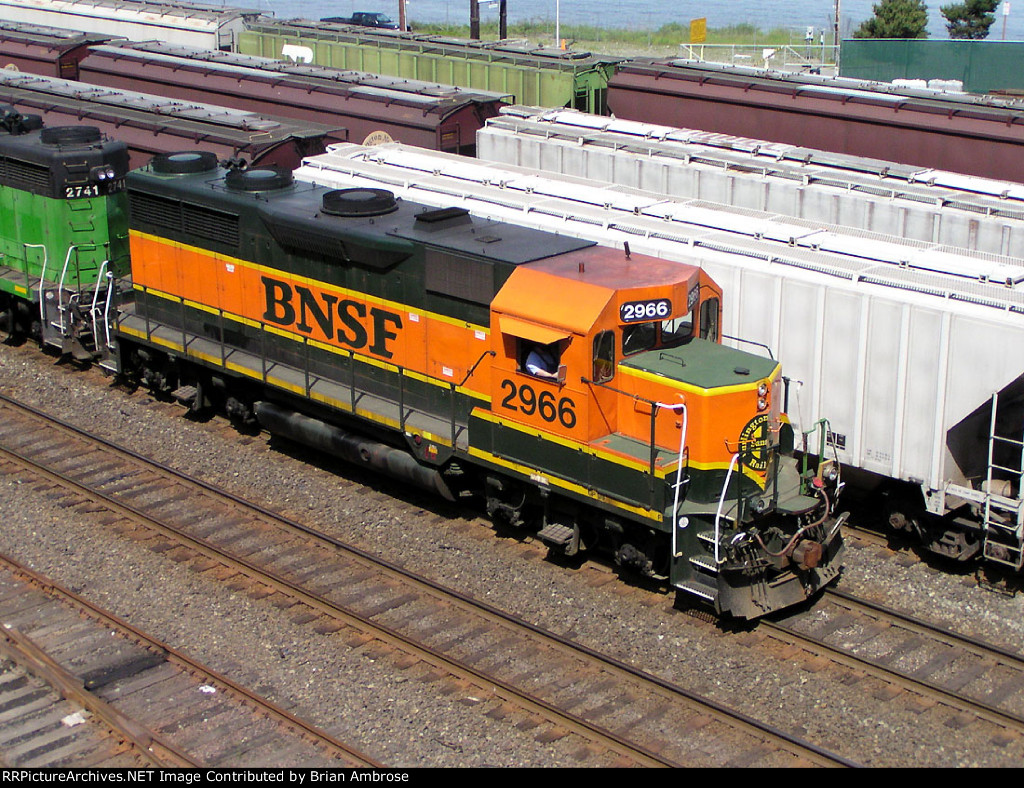 BNSF GP39V 2966